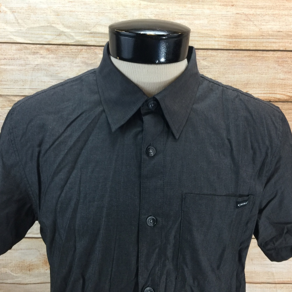 New Oakley Button Front Shirt M SS  Dark Gray